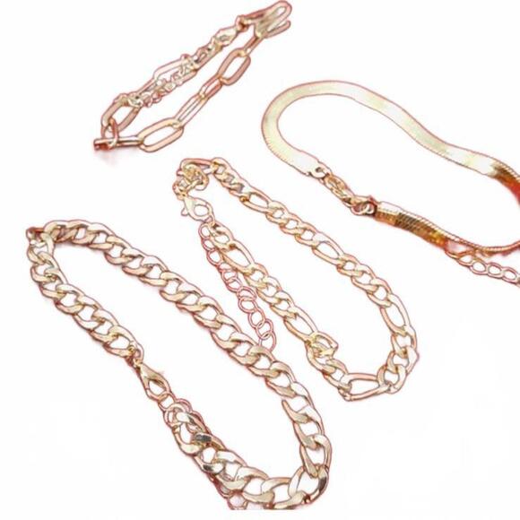 2/$30 Bracelet Set of 4 Women's Gold Toned Modern Chunky Jewelery - Picture 4 of 5